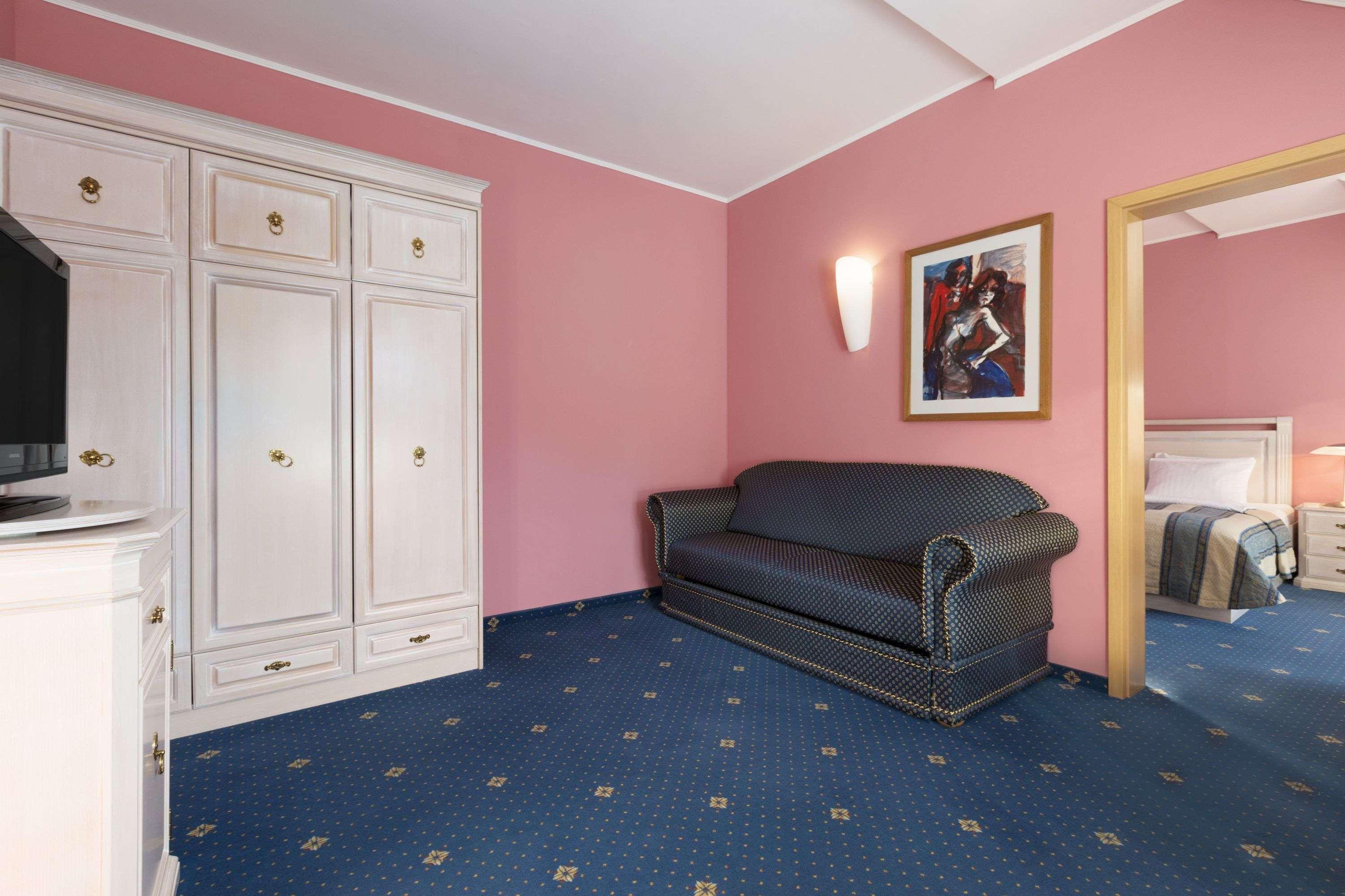 Ramada 4*